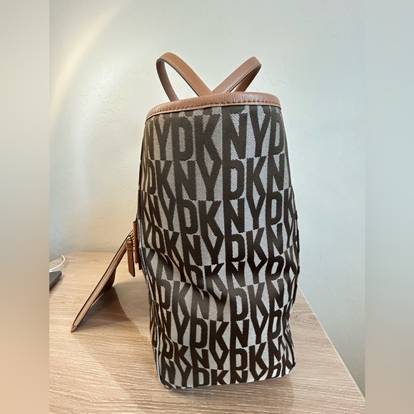 DKNY Tote NWT & Wristlet NWOT BUNDLE - Picture 8 of 14